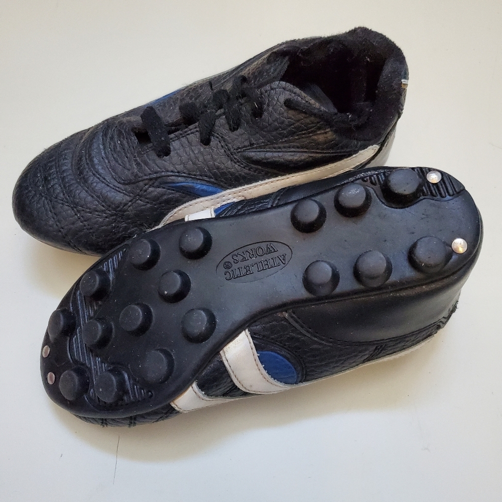 Youth Soccer Cleats Size 1 - Picture 2 of 4